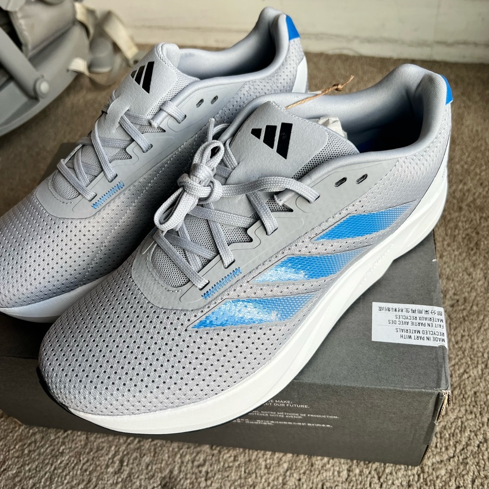 Adidas sneaker men size 9 1/2 color gray and white sole
